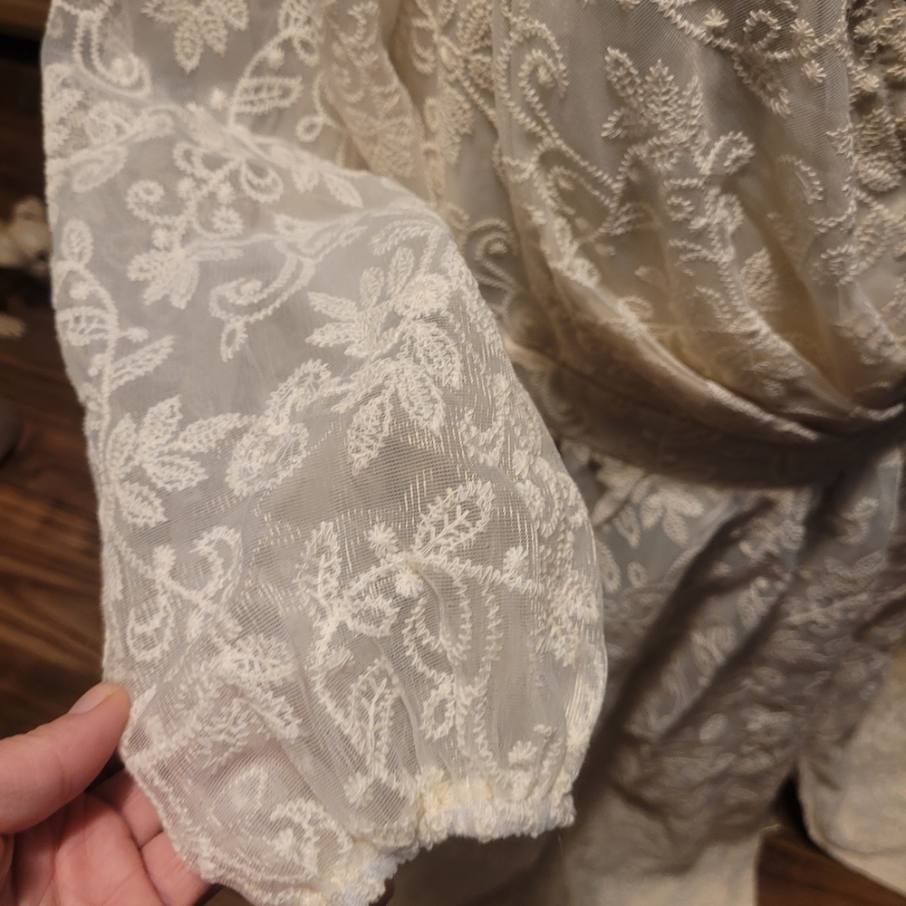 Ivory Lace Wedding Dress - Picture 3 of 13